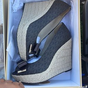 Micheal kors 9 1/2  brown wedge